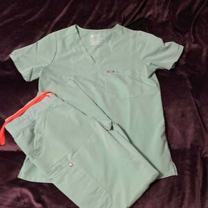 Figs scrubs